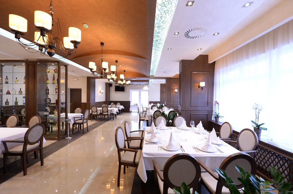 Hotel Majdan Beograd Bagian luar foto