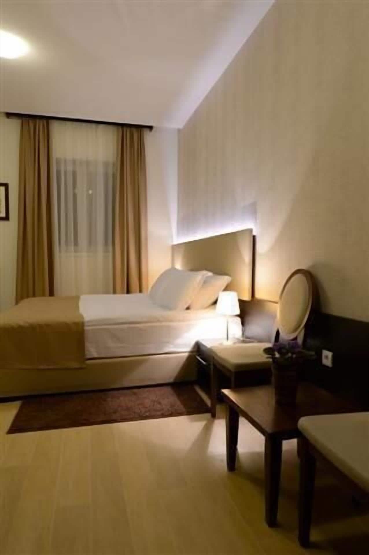 Hotel Majdan Beograd Bagian luar foto