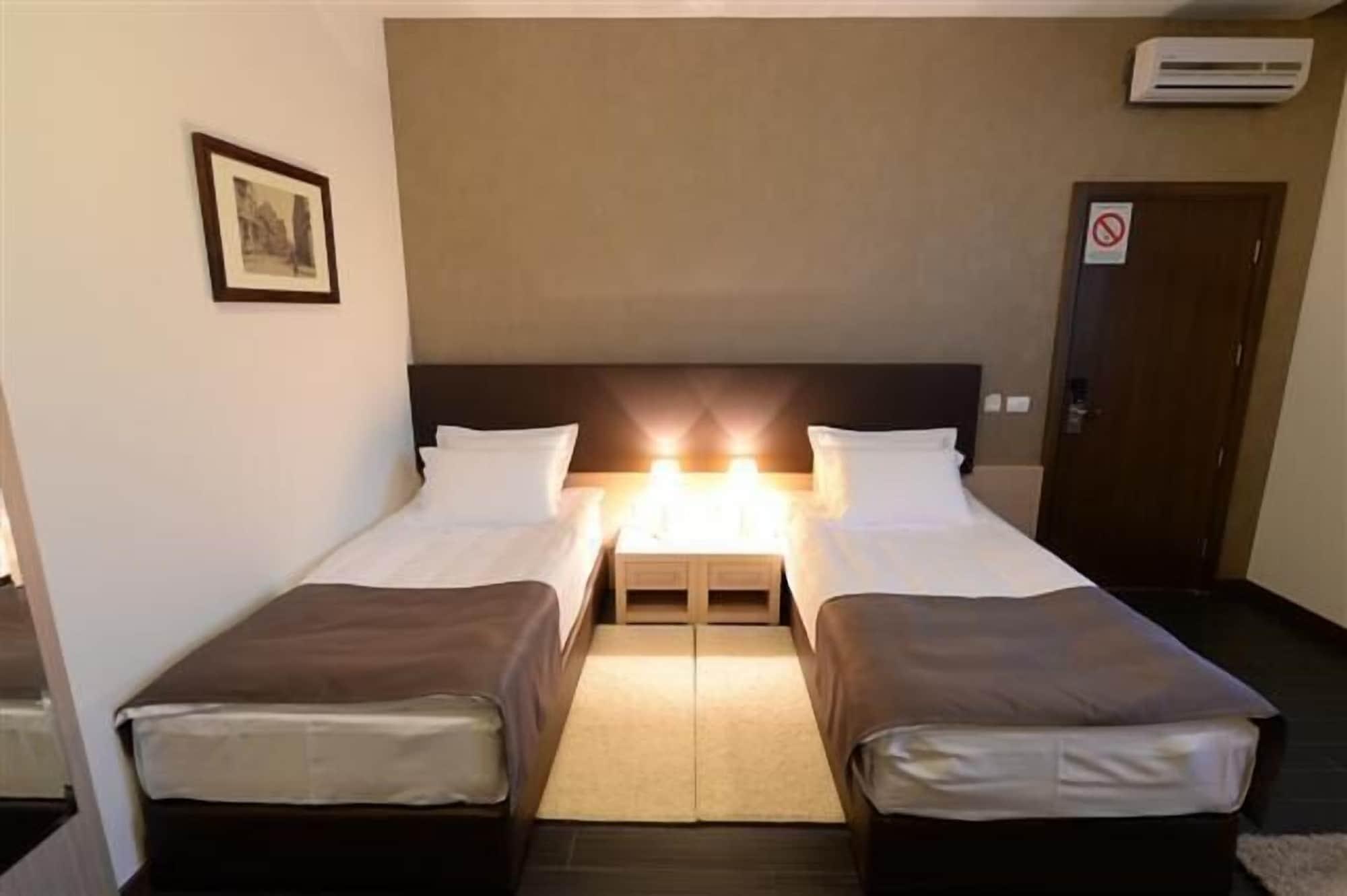 Hotel Majdan Beograd Bagian luar foto